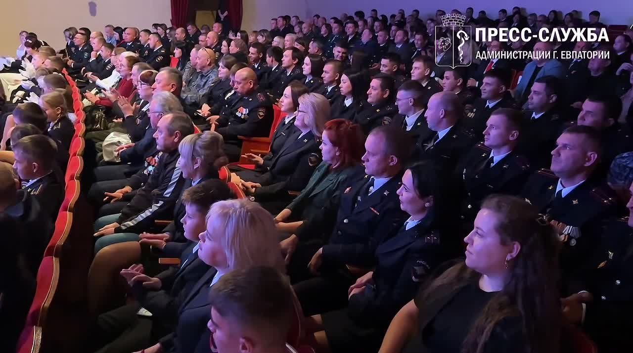 В Евпатории торжественно отметили День сотрудника органов внутренних дел РФ