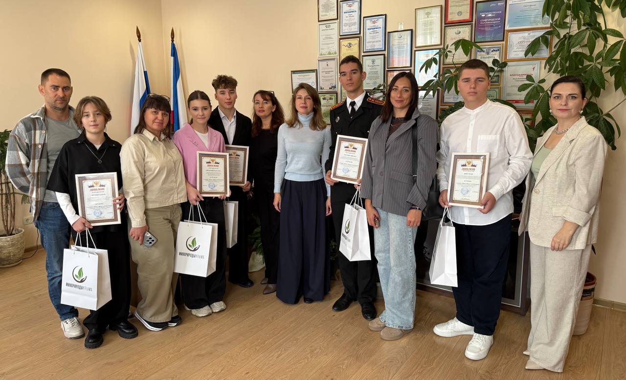 Министр экологии и природных ресурсов Республики Крым Ольга Шевцова наградила победителей регионального заочного конкурса «Крым в фокусе экообъектива»