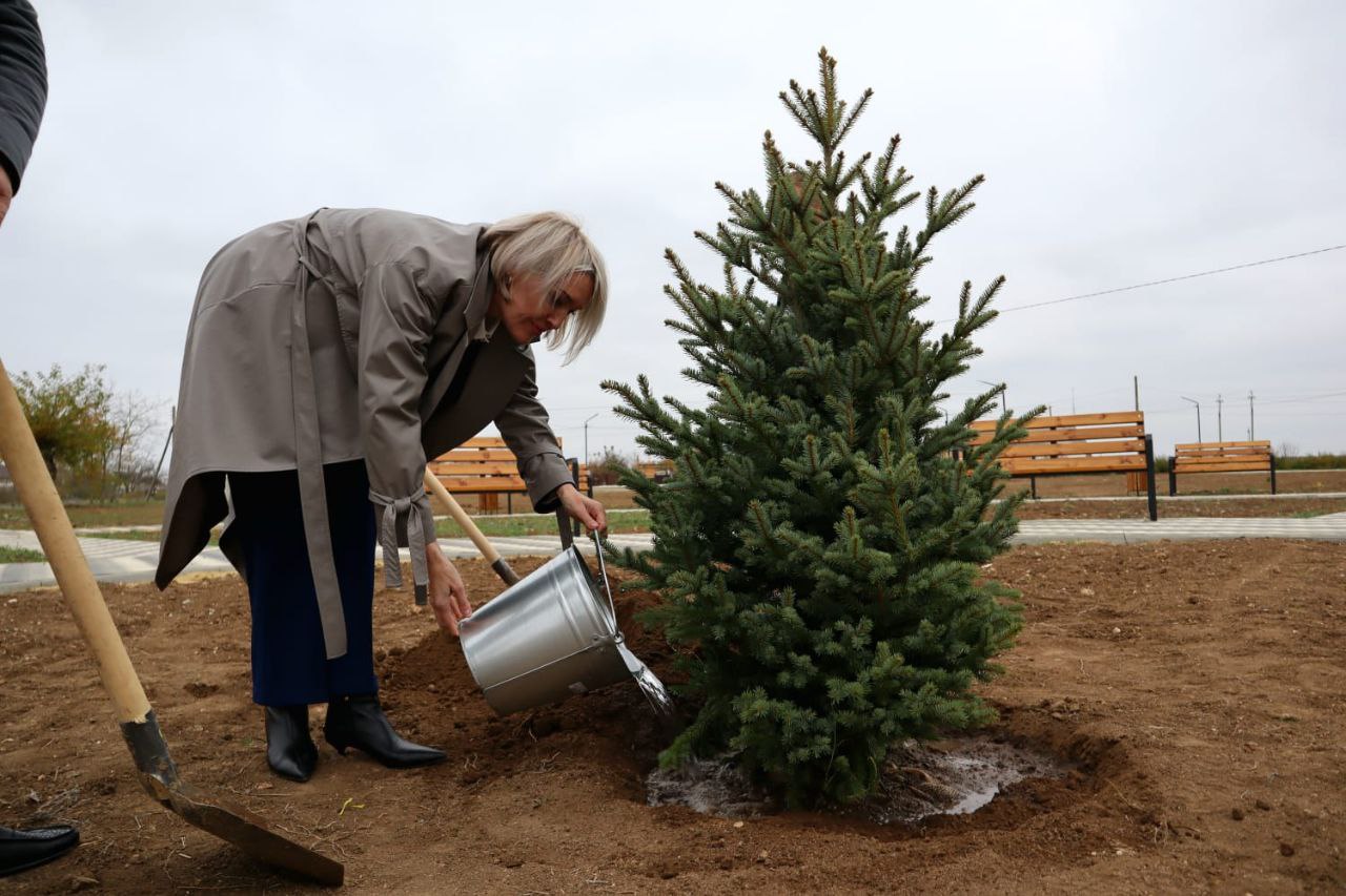 Глава администрации Джанкойского района Инна Федоренко совместно с депутатом Государственной Думы Леонидом Бабашовым и председателем Джанкойского районного совета Юрием Лещишиным посетила с рабочим визитом село Луганское Глава администрации Джанкойского района Инна Федоренко совместно с депутатом Государственной Думы Леонидом Бабашовым и председателем Джанкойского районного совета Юрием Лещишиным посетила с рабочим визитом село Луганское