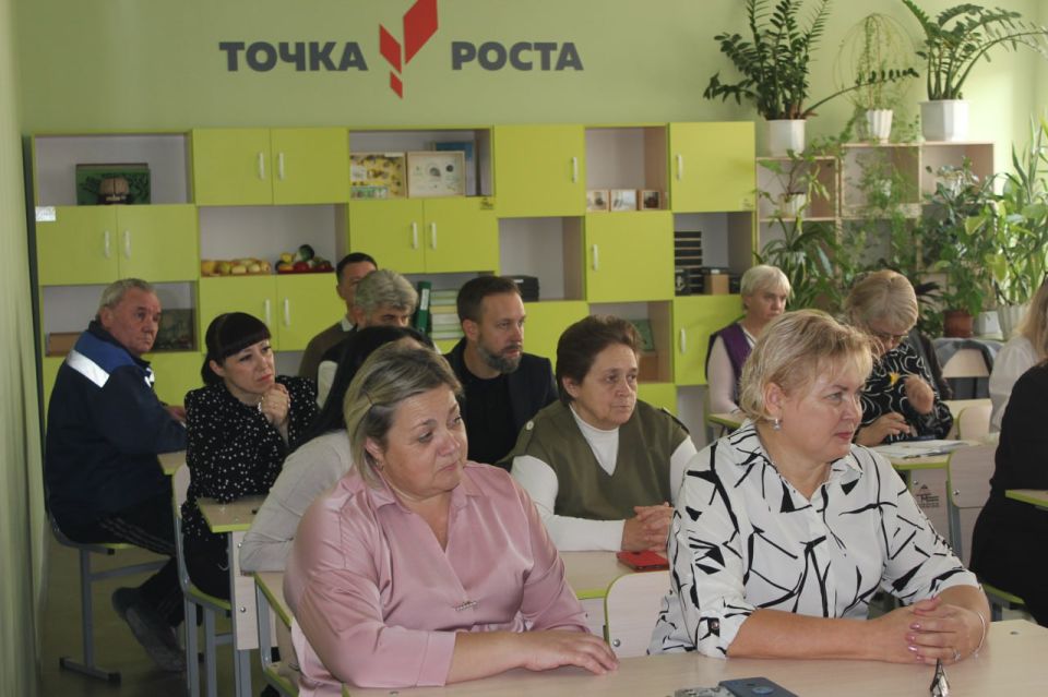 Владимир Ким: Встретился с коллективом школы поселка Коктебель Владимир Ким: Встретился с коллективом школы поселка Коктебель