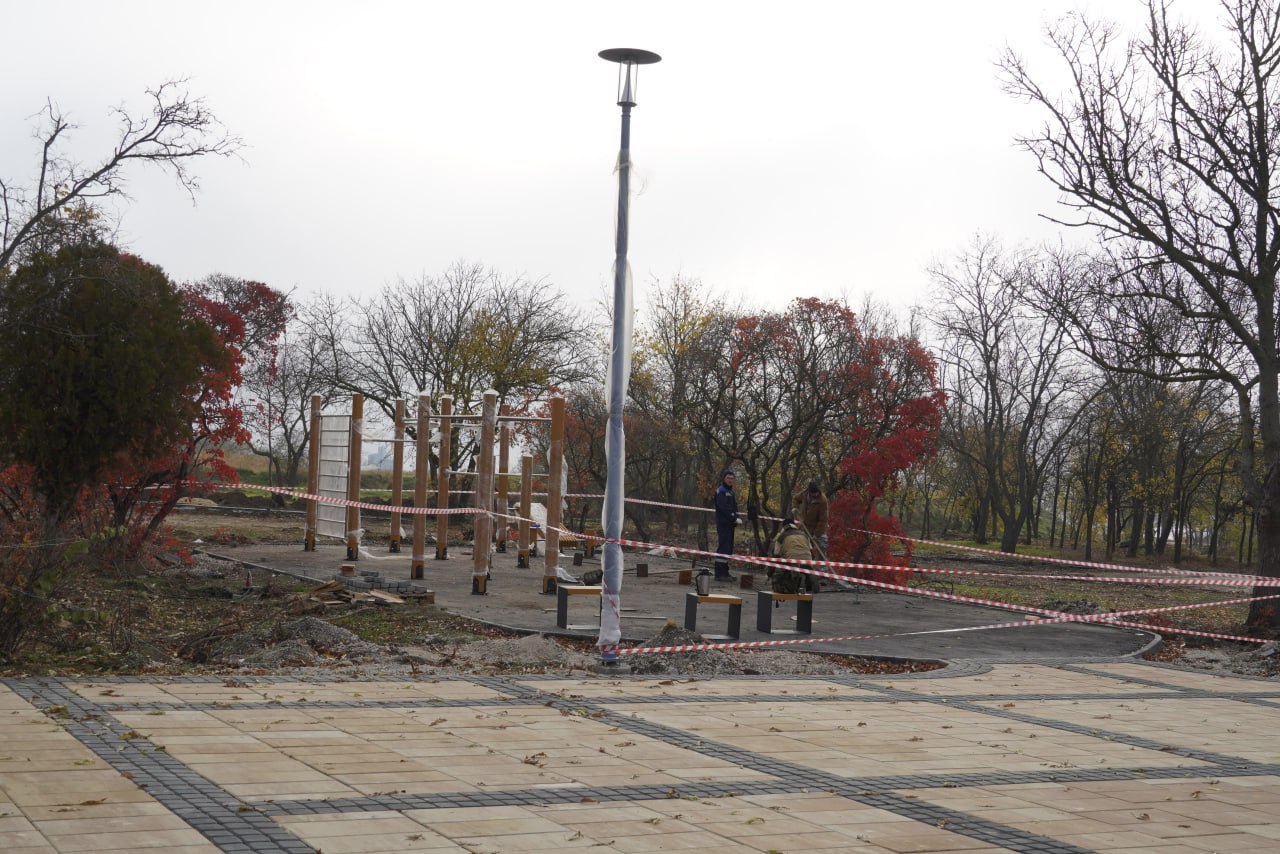 Глава администрации Керчи Олег Каторгин проинспектировал ход благоустройства парка им. Войкова. Выехал на объект, пообщался с подрядчиками Глава администрации Керчи Олег Каторгин проинспектировал ход благоустройства парка им. Войкова. Выехал на объект, пообщался с подрядчиками