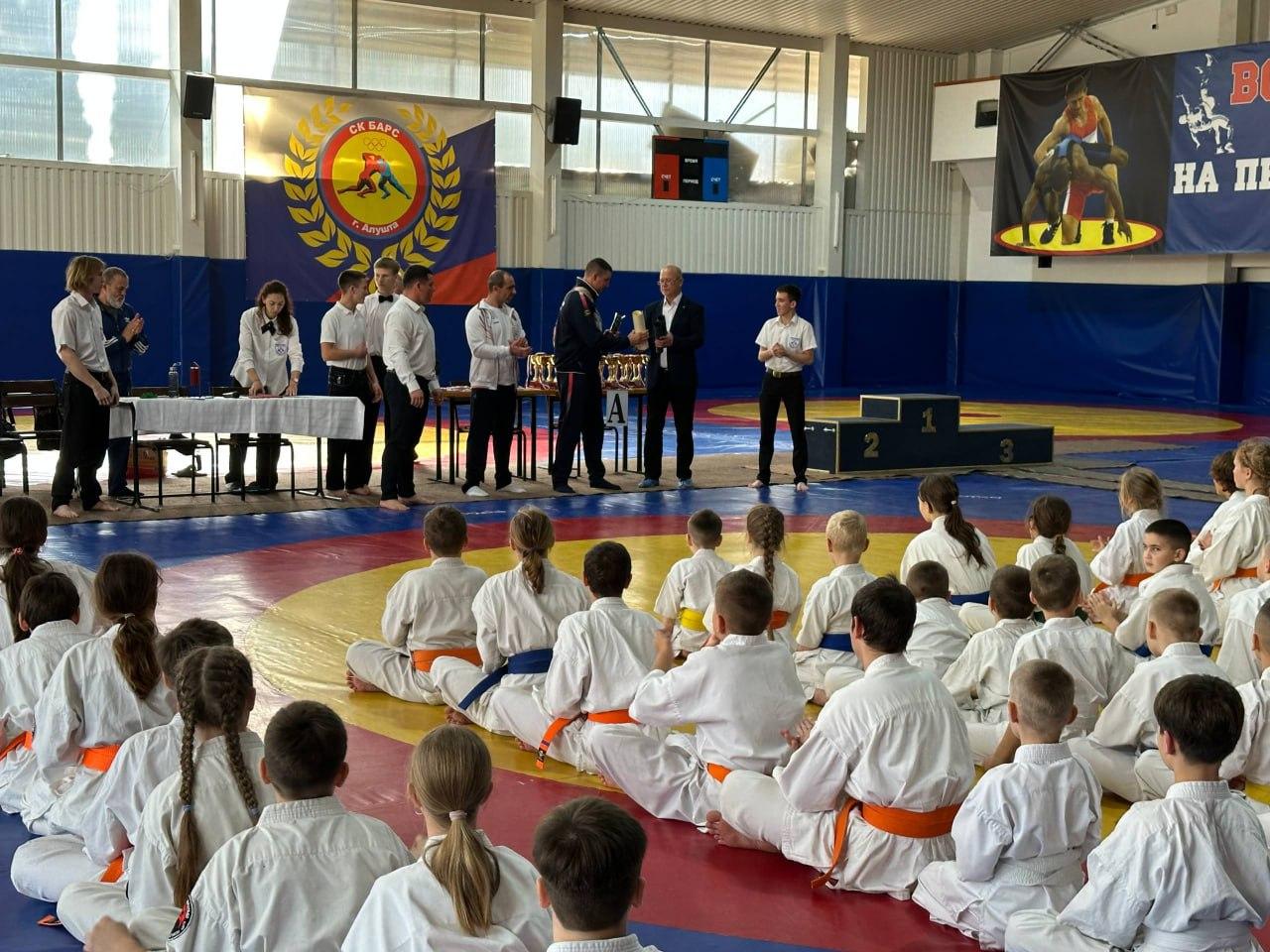 Владимир Сальдо: Каратисты Херсонщины завоевали медали на «Олимпиаде боевых искусств» в Алуште Владимир Сальдо: Каратисты Херсонщины завоевали медали на «Олимпиаде боевых искусств» в Алуште
