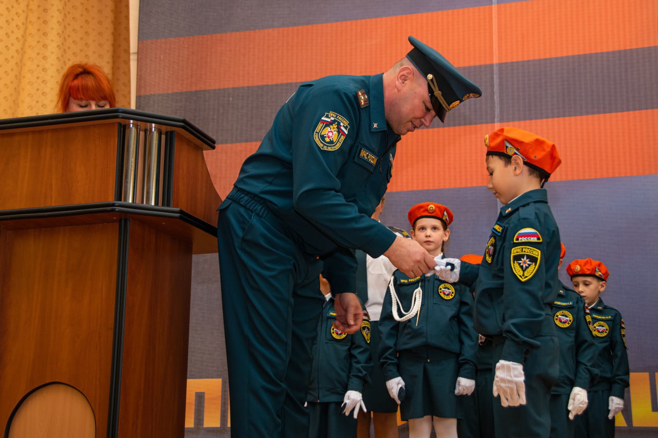 7 ноября в МБОУ «Школа-гимназия, детский сад №25» города Симферополя прошло важное и волнительное событие — посвящение первоклассников 1-К класса в кадеты МЧС России 7 ноября в МБОУ «Школа-гимназия, детский сад №25» города Симферополя прошло важное и волнительное событие — посвящение первоклассников 1-К класса в кадеты МЧС России