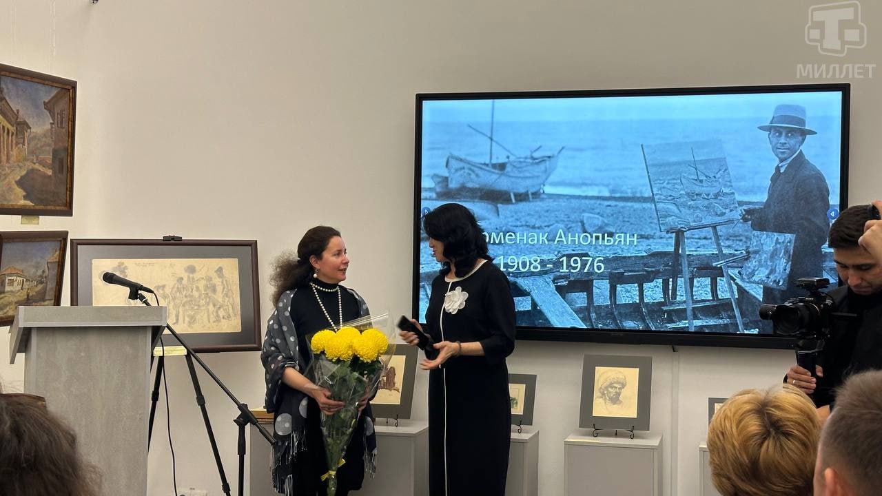 В Мемориальном комплексе жертвам депортации открылась выставка «АРМЕНАК АНОПЬЯН. КРЫМСКАЯ СИБИРИАДА», организованная Крымскотатарским музеем культурно-исторического наследия при участии внучки художника Анны Сухаревой-Анопьян В Мемориальном комплексе жертвам депортации открылась выставка «АРМЕНАК АНОПЬЯН. КРЫМСКАЯ СИБИРИАДА», организованная Крымскотатарским музеем культурно-исторического наследия при участии внучки художника Анны Сухаревой-Анопьян