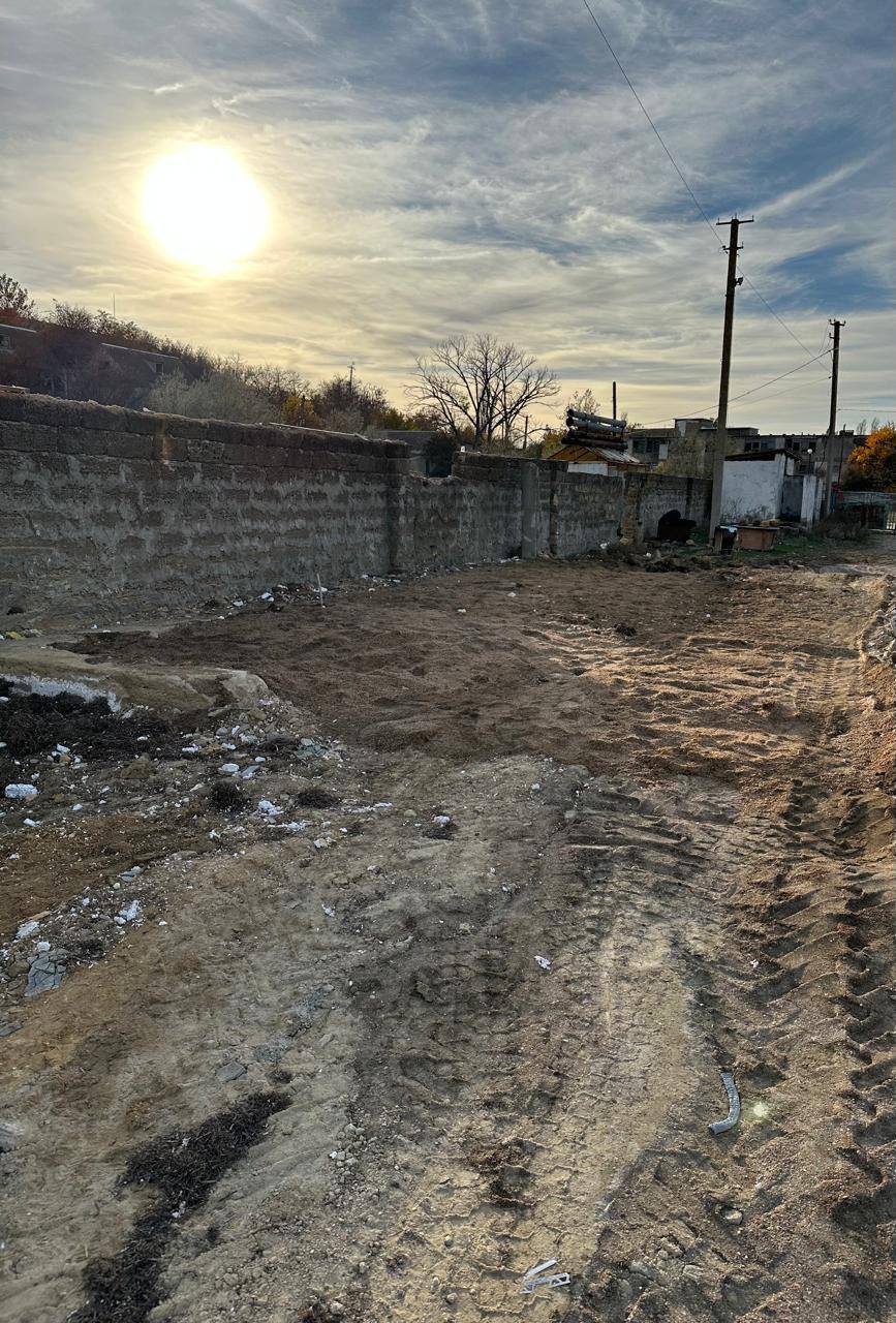 В Раздольненском районе снесли незаконную постройку В Раздольненском районе снесли незаконную постройку