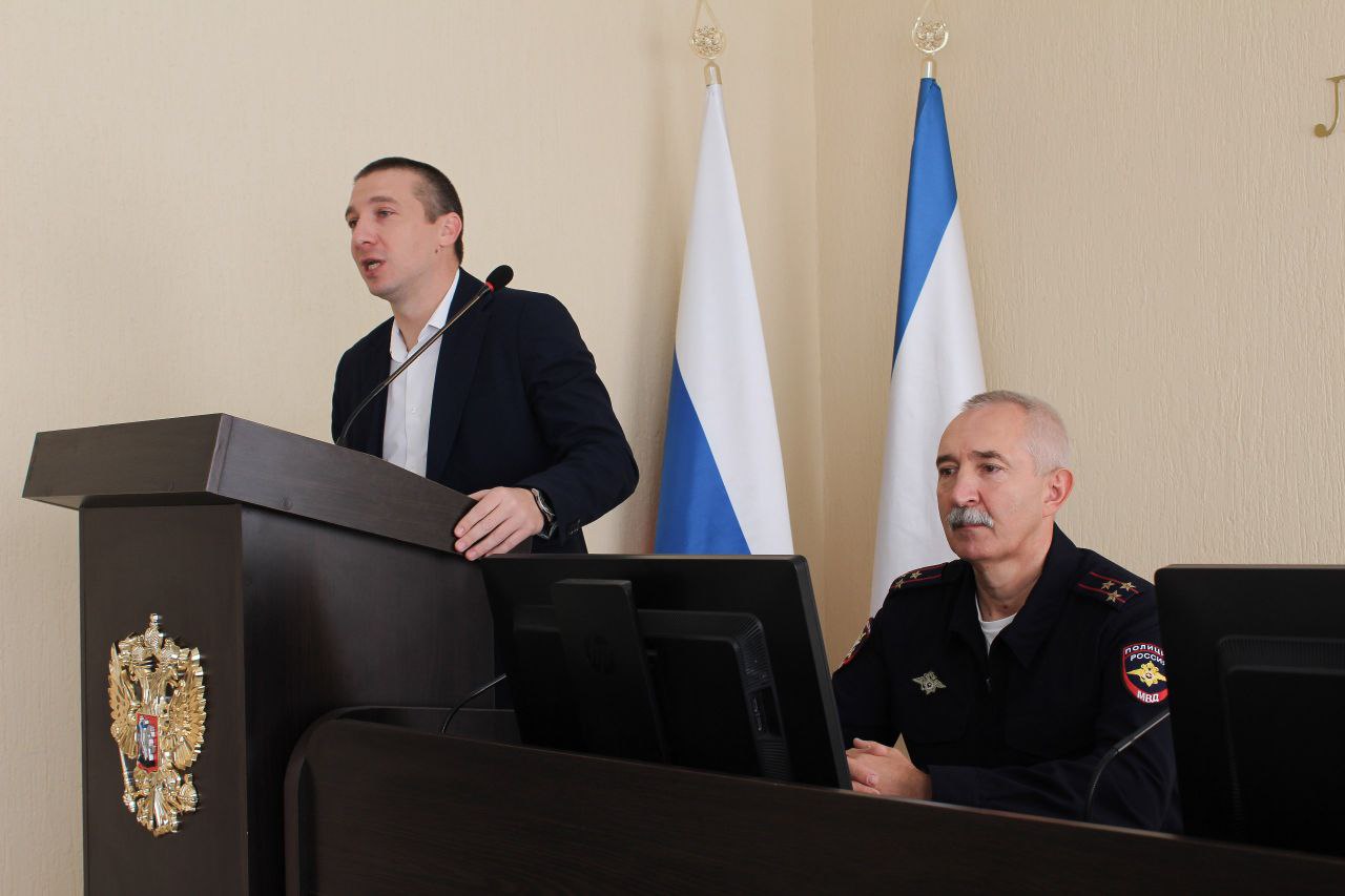 Наградили юных художников — победителей конкурса «Мои родители работают в полиции» Наградили юных художников — победителей конкурса «Мои родители работают в полиции»