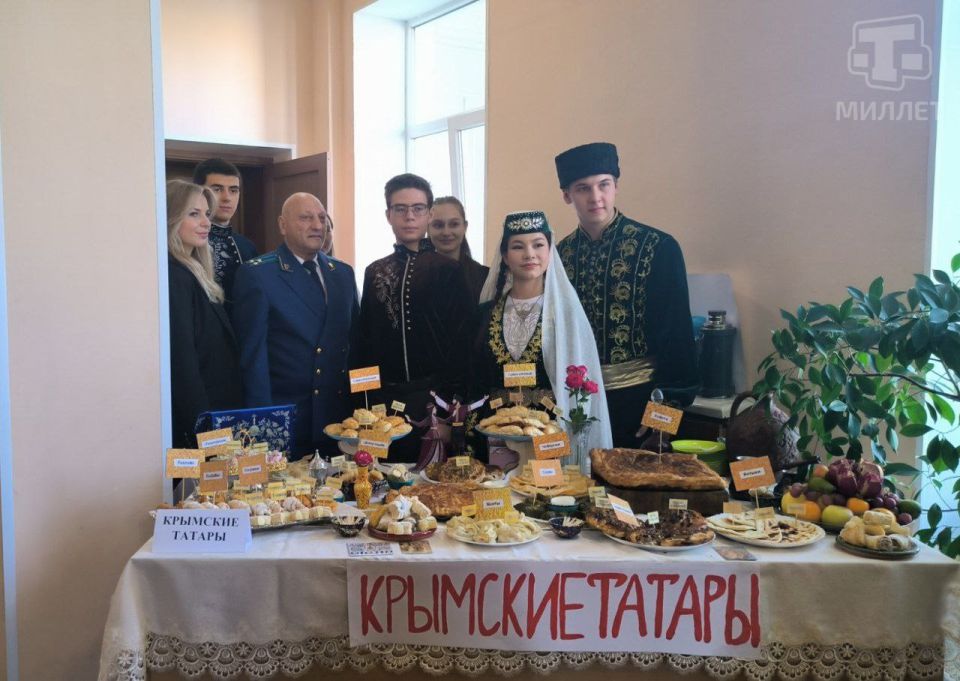 День народного единства отметили студенты Крымского юридического института День народного единства отметили студенты Крымского юридического института