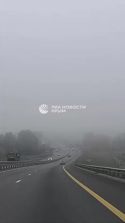 На участок трассы "Таврида" между Симферополем и Севастополем опустился туман