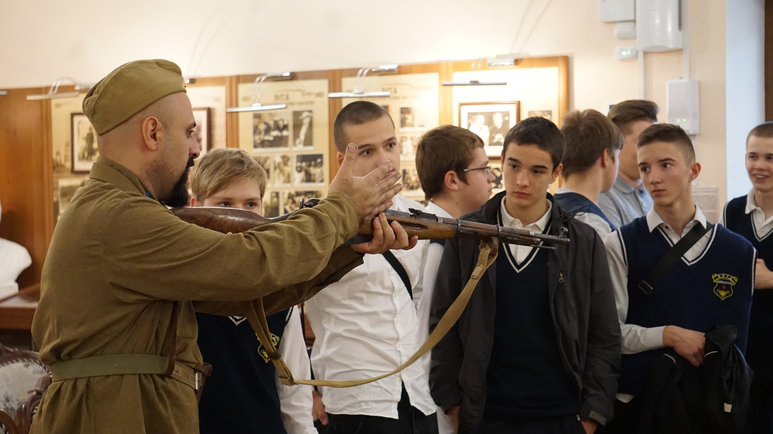 7 ноября в Доме-музее А.П. Чехова состоялась презентация проекта «Дорогами освободителей», который рассказывает об уникальной патриотической акции — пешем походе-реконструкции по местам боев за освобождение Крыма в 1944 году 7 ноября в Доме-музее А.П. Чехова состоялась презентация проекта «Дорогами освободителей», который рассказывает об уникальной патриотической акции — пешем походе-реконструкции по местам боев за освобождение Крыма в 1944 году