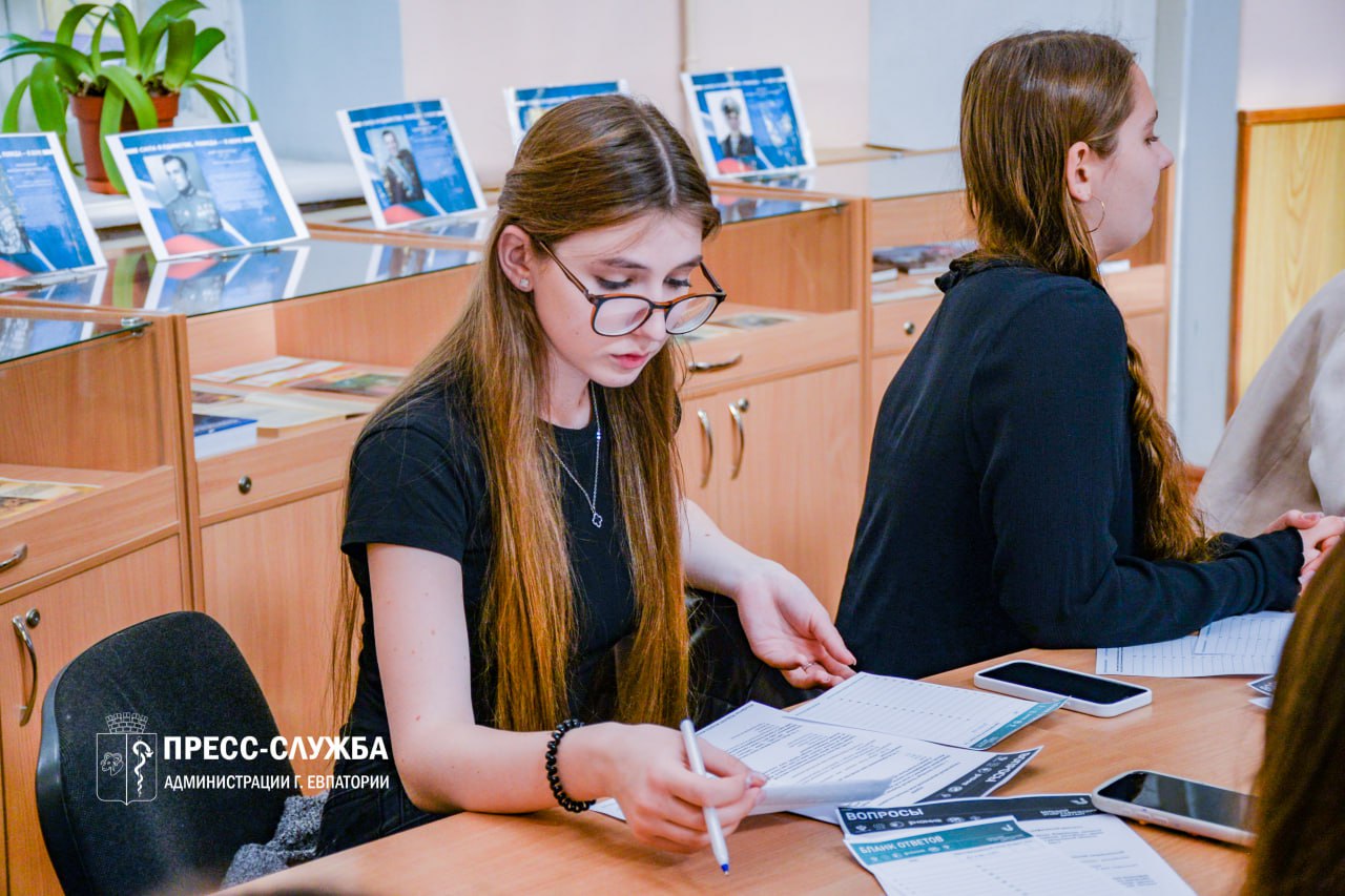 Евпаторийцы написали этнографический диктант Евпаторийцы написали этнографический диктант