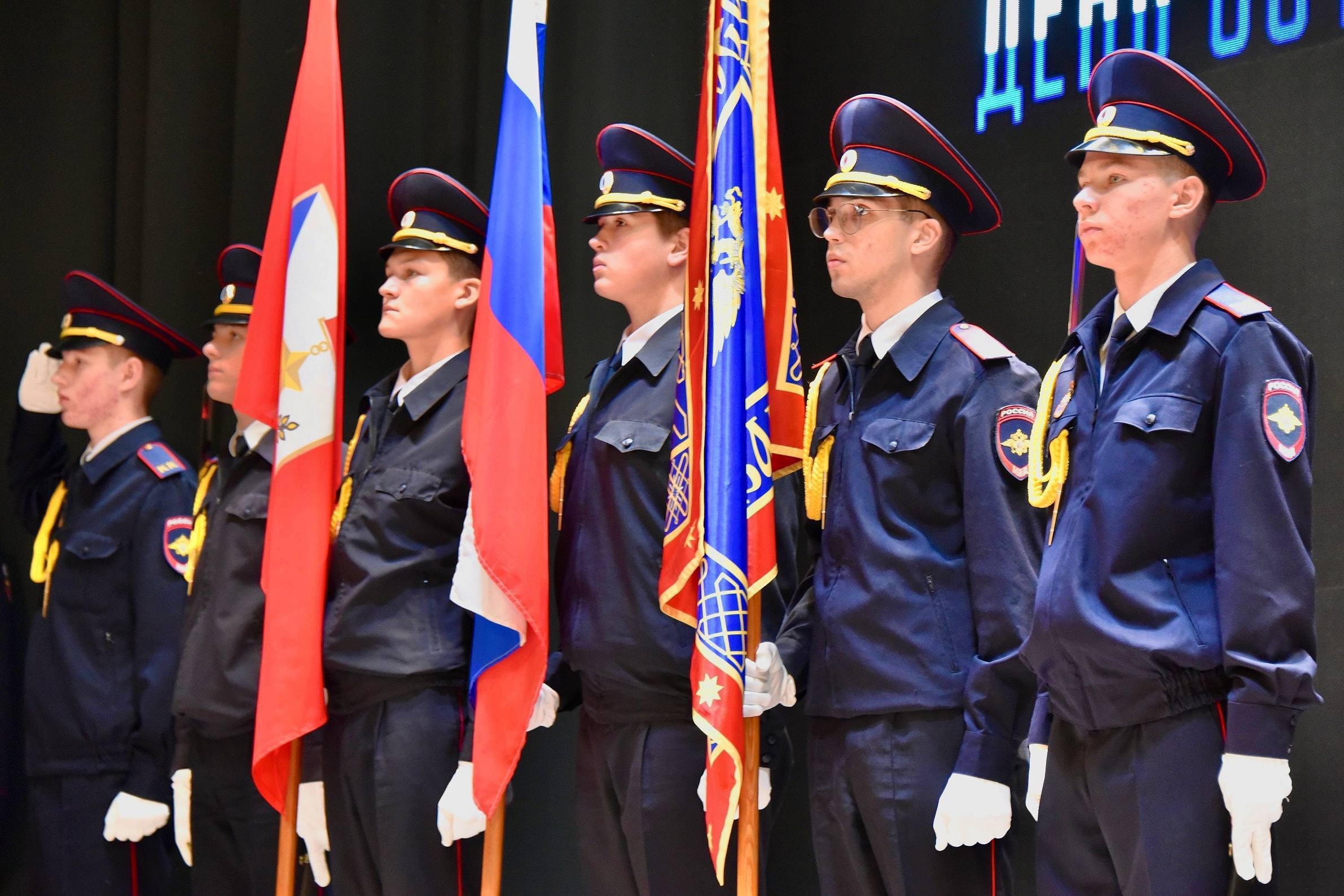 Владимир Немцев: Сегодня, в преддверии Дня сотрудников органов внутренних дел Российской Федерации, вместе с Губернатором Севастополя Михаилом Развожаевым, начальником УМВД России по городу Севастополю Сергеем Сигуновым... Владимир Немцев: Сегодня, в преддверии Дня сотрудников органов внутренних дел Российской Федерации, вместе с Губернатором Севастополя Михаилом Развожаевым, начальником УМВД России по городу Севастополю Сергеем Сигуновым...
