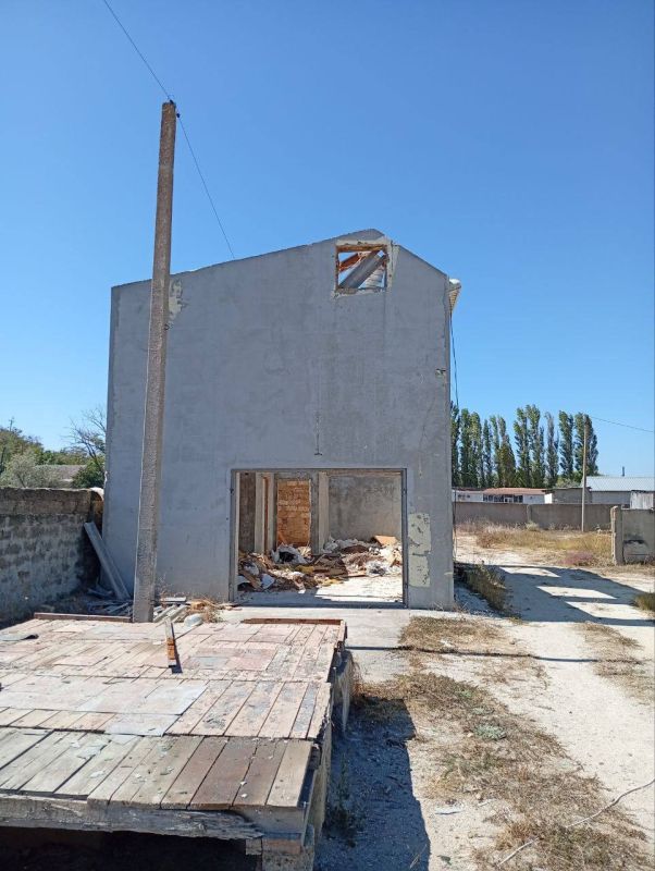 После вмешательства прокуратуры снесено самовольно возведенное здание в Раздольненском районе