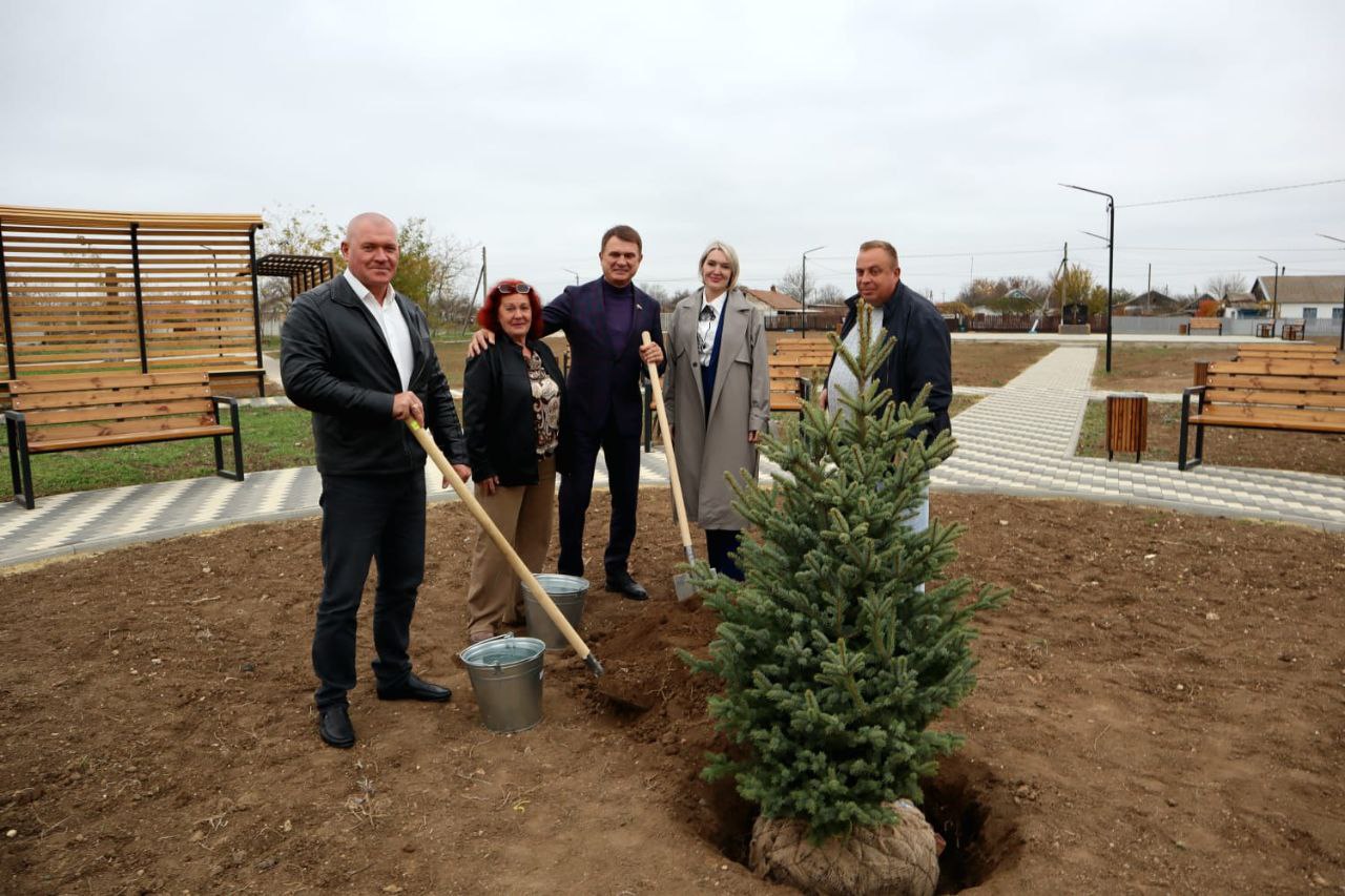 Глава администрации Джанкойского района Инна Федоренко совместно с депутатом Государственной Думы Леонидом Бабашовым и председателем Джанкойского районного совета Юрием Лещишиным посетила с рабочим визитом село Луганское Глава администрации Джанкойского района Инна Федоренко совместно с депутатом Государственной Думы Леонидом Бабашовым и председателем Джанкойского районного совета Юрием Лещишиным посетила с рабочим визитом село Луганское