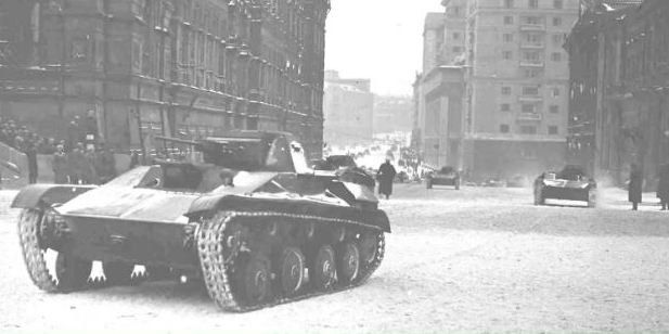 Екатерина Алтабаева: 7 ноября 1941 года, в разгар ожесточенных боев под Москвой, на Красной площади прошёл военный парад в ознаменование 24-й годовщины Великого Октября Екатерина Алтабаева: 7 ноября 1941 года, в разгар ожесточенных боев под Москвой, на Красной площади прошёл военный парад в ознаменование 24-й годовщины Великого Октября