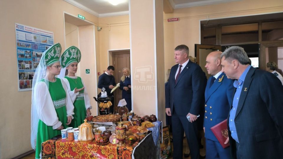 День народного единства отметили студенты Крымского юридического института День народного единства отметили студенты Крымского юридического института