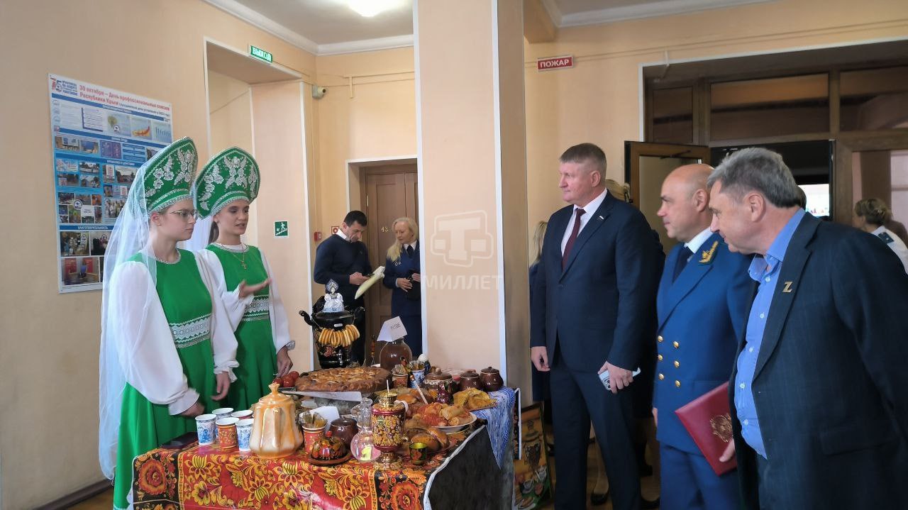 День народного единства отметили студенты Крымского юридического института День народного единства отметили студенты Крымского юридического института