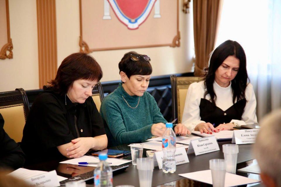 Как член Общественной палаты и куратор принял участие в очередном совместном заседании Общественных советов города Бахчисарая и Бахчисарайского района Как член Общественной палаты и куратор принял участие в очередном совместном заседании Общественных советов города Бахчисарая и Бахчисарайского района