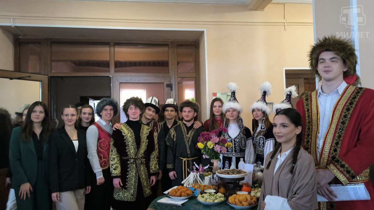 День народного единства отметили студенты Крымского юридического института День народного единства отметили студенты Крымского юридического института