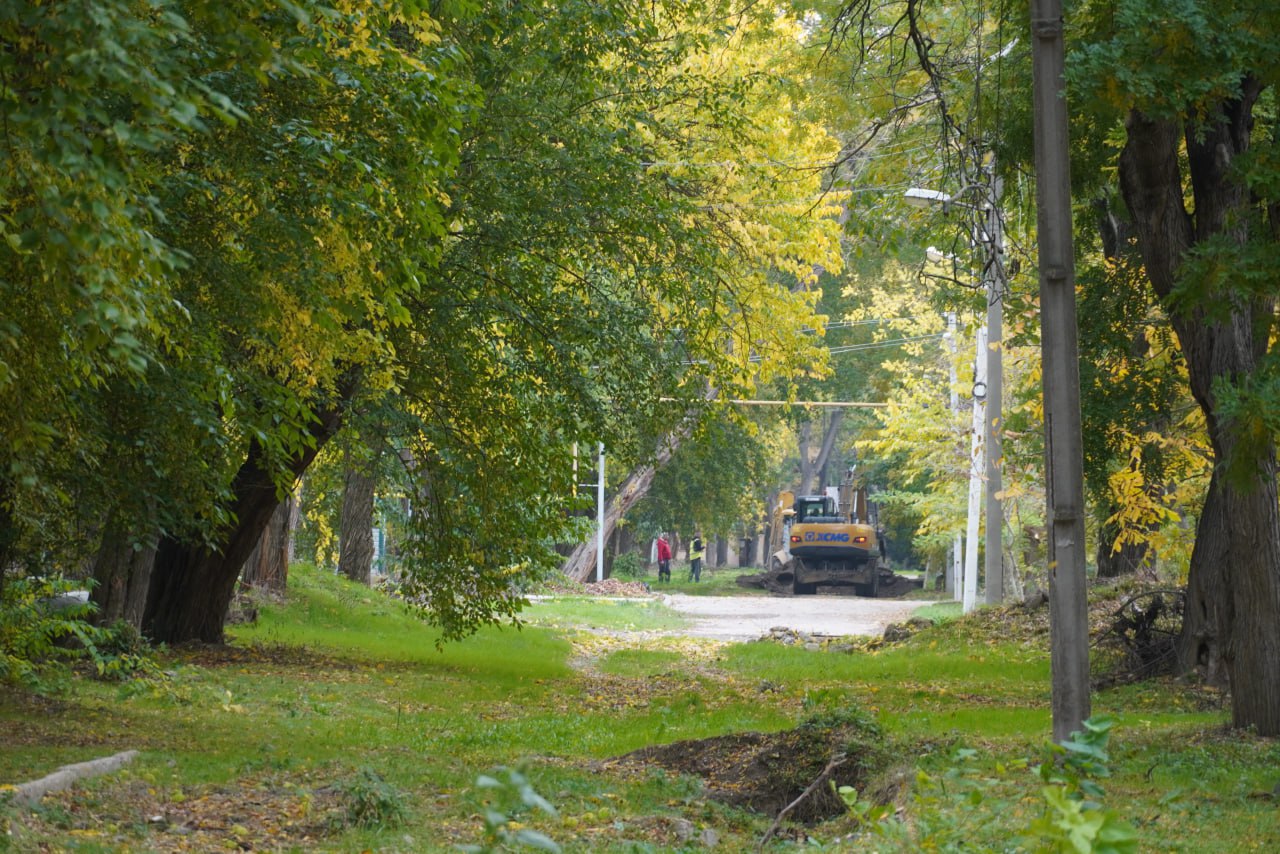 Глава администрации Керчи Олег Каторгин провел выездное совещание с представителями ГУП РК «Вода Крыма» и компании «Мастер-Юг» на ул. Энгельса, где ведется ремонт дороги Глава администрации Керчи Олег Каторгин провел выездное совещание с представителями ГУП РК «Вода Крыма» и компании «Мастер-Юг» на ул. Энгельса, где ведется ремонт дороги