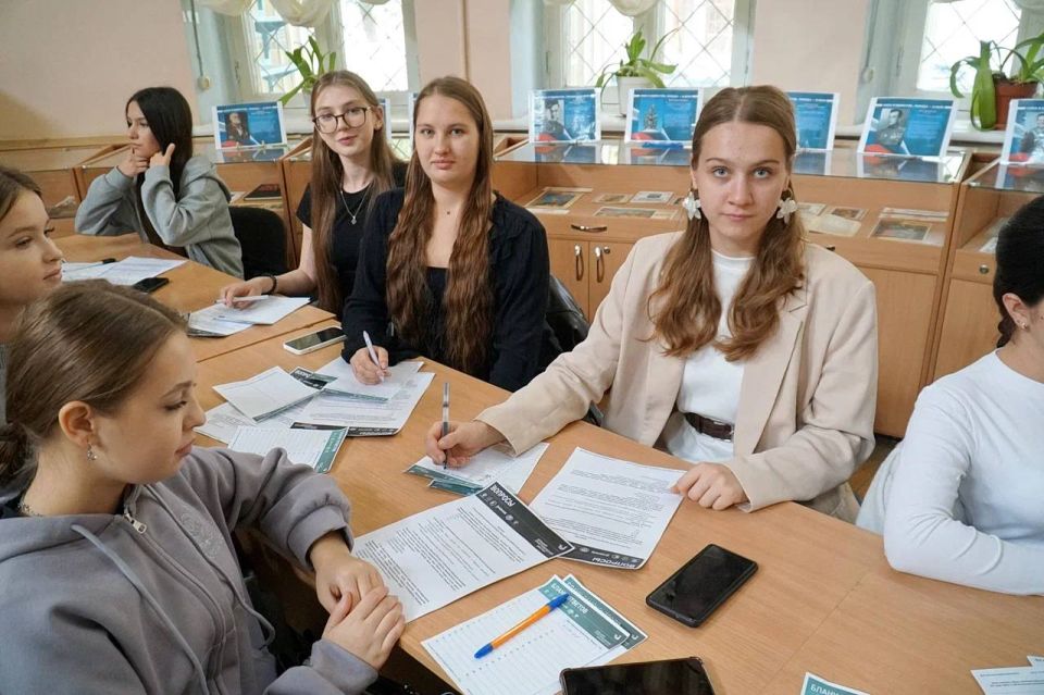 Александр Юрьев: Сегодня Евпатория присоединилась к просветительской акции «Большой этнографический диктант», которая проходит во всех субъектах Российской Федерации и зарубежных странах Александр Юрьев: Сегодня Евпатория присоединилась к просветительской акции «Большой этнографический диктант», которая проходит во всех субъектах Российской Федерации и зарубежных странах