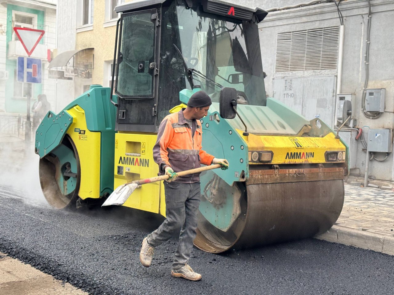 Подрядная организация «Крым-Магистраль» приступила к асфальтированию Кооперативного переулка Подрядная организация «Крым-Магистраль» приступила к асфальтированию Кооперативного переулка