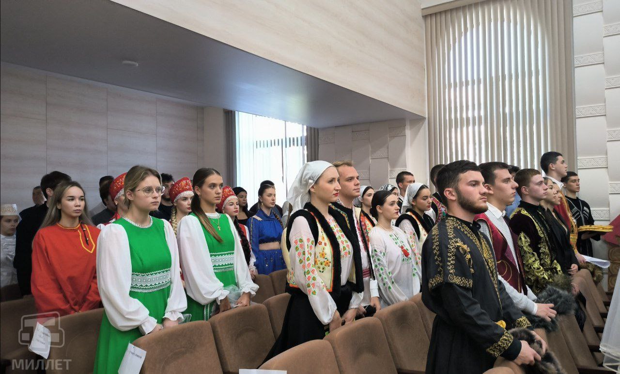 День народного единства отметили студенты Крымского юридического института День народного единства отметили студенты Крымского юридического института