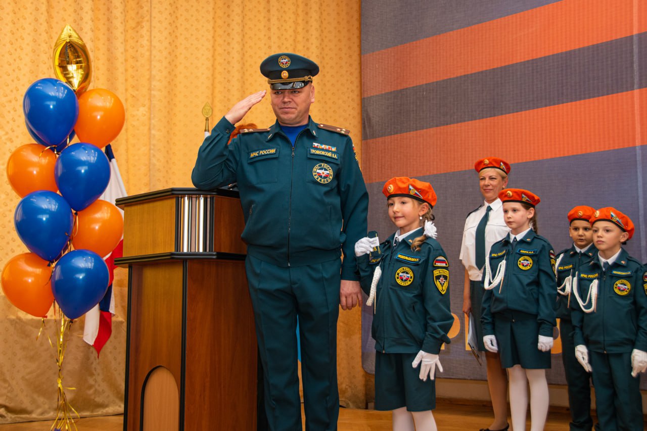 7 ноября в МБОУ «Школа-гимназия, детский сад №25» города Симферополя прошло важное и волнительное событие — посвящение первоклассников 1-К класса в кадеты МЧС России 7 ноября в МБОУ «Школа-гимназия, детский сад №25» города Симферополя прошло важное и волнительное событие — посвящение первоклассников 1-К класса в кадеты МЧС России