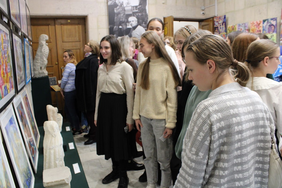 14 ноября 2025 года в 16:00 приглашаем керчан и гостей города в Картинную галерею (ул