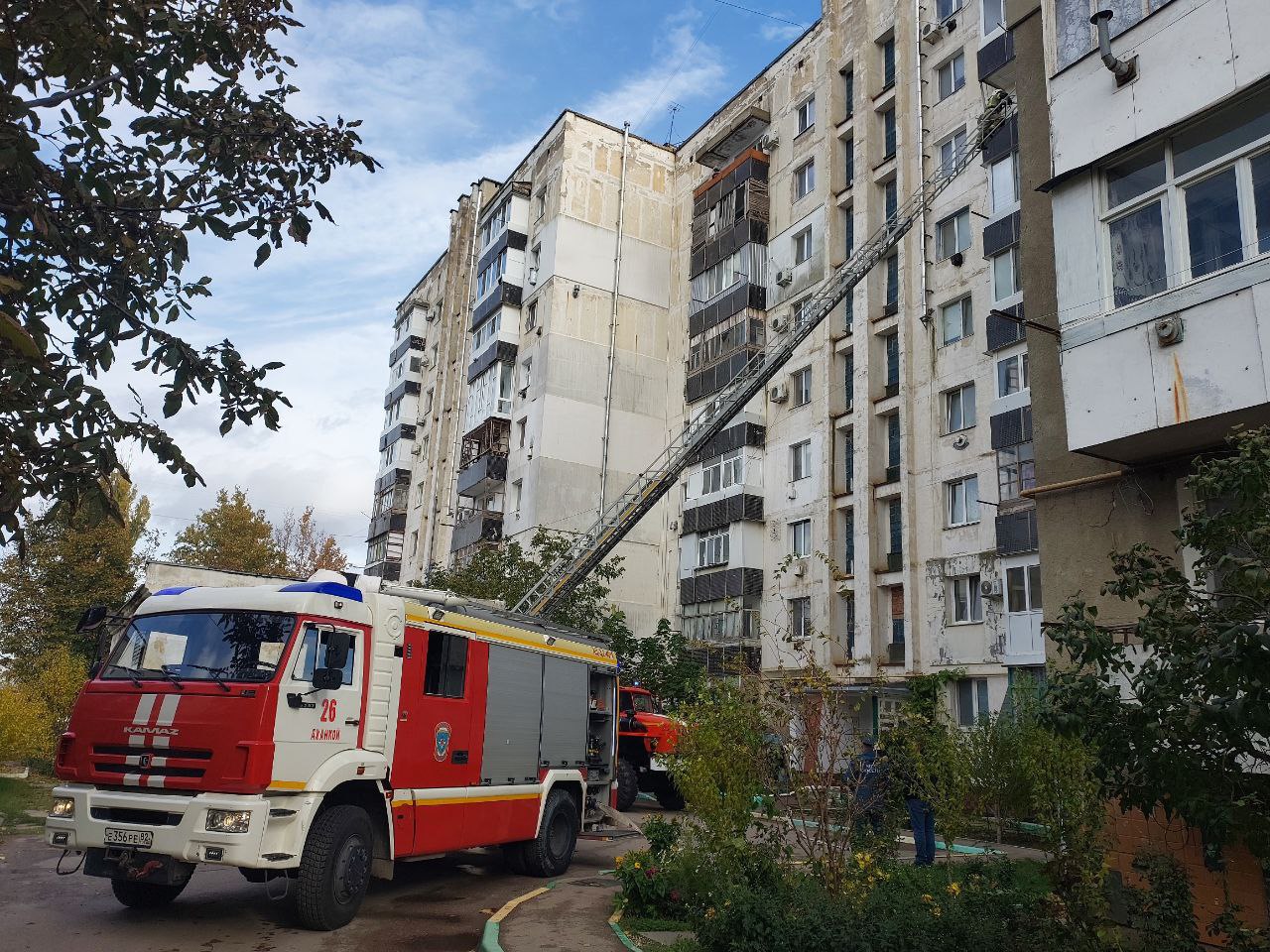 В Джанкое огнеборцы отрабатывали способы тушения на высотке В Джанкое огнеборцы отрабатывали способы тушения на высотке