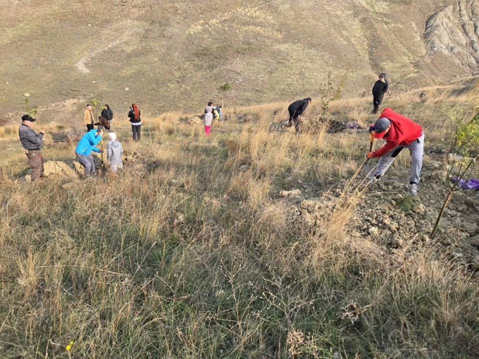 Сегодня в Коктебеле Межрегиональная общественная организация "Ветераны специальной военной операции Крыма и Севастополя", руководителем которой является Дмитрий Трефилов, совместно со спортивным клубом "Крым 4/4"... Сегодня в Коктебеле Межрегиональная общественная организация "Ветераны специальной военной операции Крыма и Севастополя", руководителем которой является Дмитрий Трефилов, совместно со спортивным клубом "Крым 4/4"...