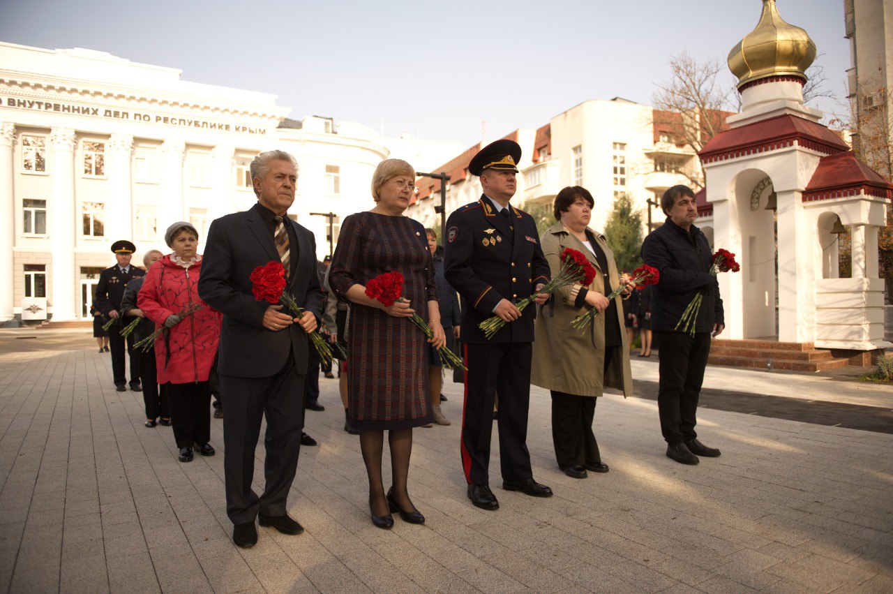 Память, высеченная в граните: в Крыму почтили память сотрудников органов внутренних дел, погибших при исполнении служебных обязанностей Память, высеченная в граните: в Крыму почтили память сотрудников органов внутренних дел, погибших при исполнении служебных обязанностей