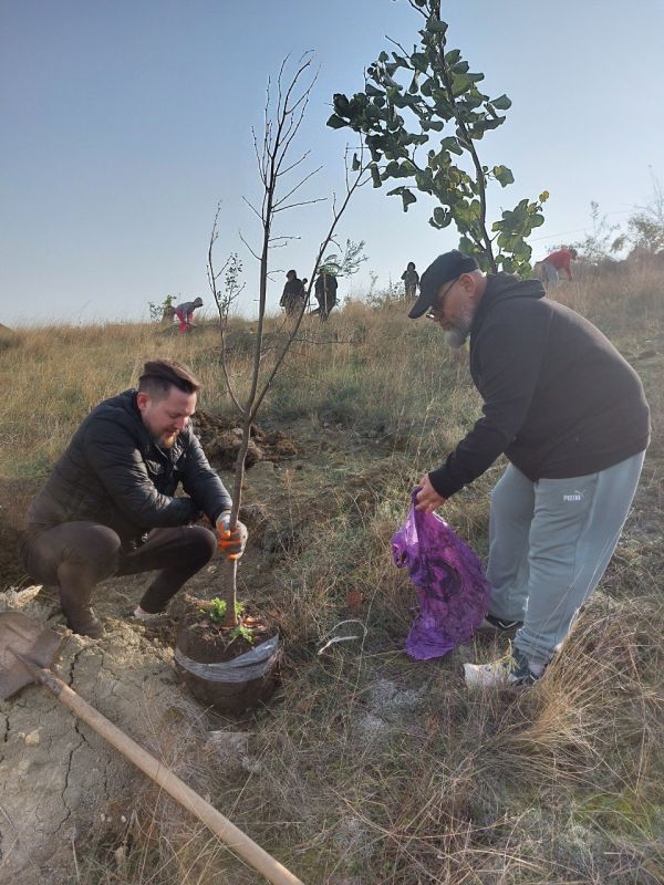Сегодня в Коктебеле Межрегиональная общественная организация "Ветераны специальной военной операции Крыма и Севастополя", руководителем которой является Дмитрий Трефилов, совместно со спортивным клубом "Крым 4/4"... Сегодня в Коктебеле Межрегиональная общественная организация "Ветераны специальной военной операции Крыма и Севастополя", руководителем которой является Дмитрий Трефилов, совместно со спортивным клубом "Крым 4/4"...