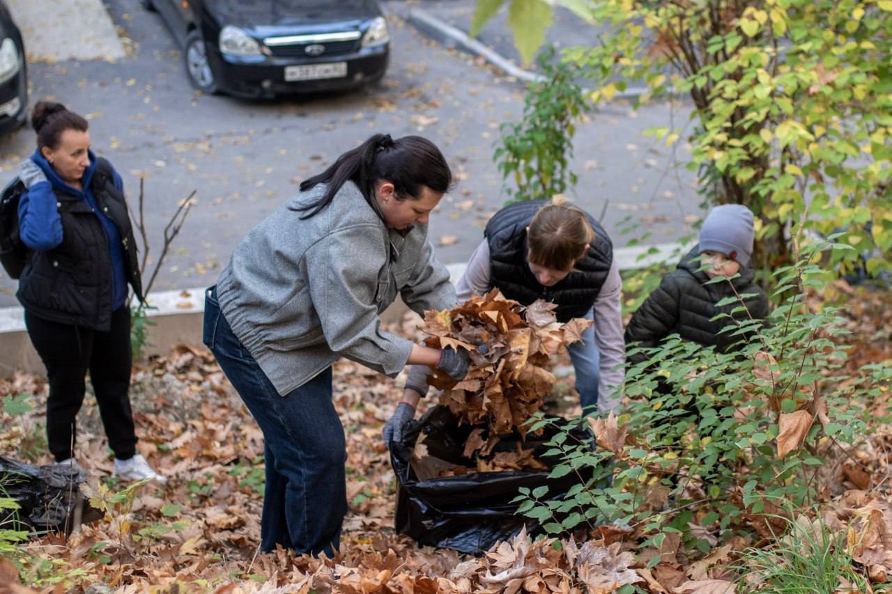 Более 250 человек приняли участие в общегородском субботнике, который прошёл сегодня в Симферополе