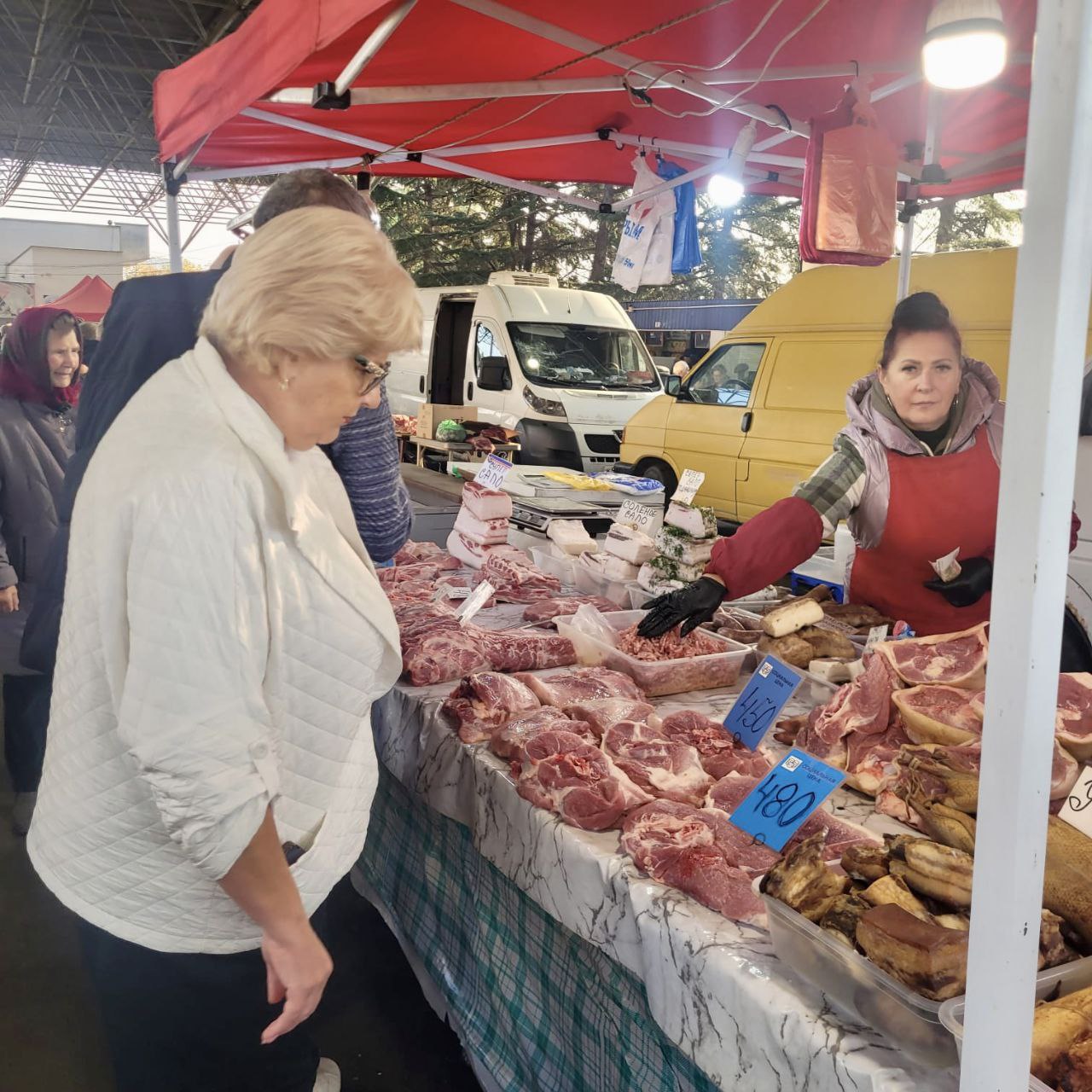 Галина Огнёва: Субботнее утро начала с контроля за соблюдением субъектами хозяйствования рекомендованных цен на расширенной торговле по улице Виноградная, 1