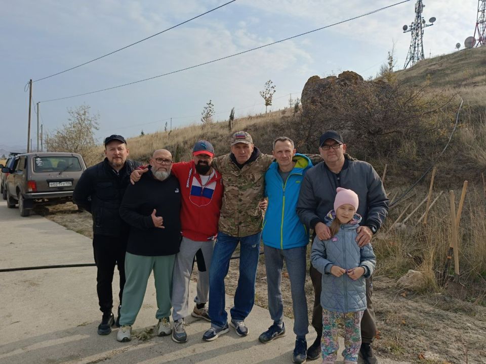 Сегодня в Коктебеле Межрегиональная общественная организация "Ветераны специальной военной операции Крыма и Севастополя", руководителем которой является Дмитрий Трефилов, совместно со спортивным клубом "Крым 4/4"... Сегодня в Коктебеле Межрегиональная общественная организация "Ветераны специальной военной операции Крыма и Севастополя", руководителем которой является Дмитрий Трефилов, совместно со спортивным клубом "Крым 4/4"...