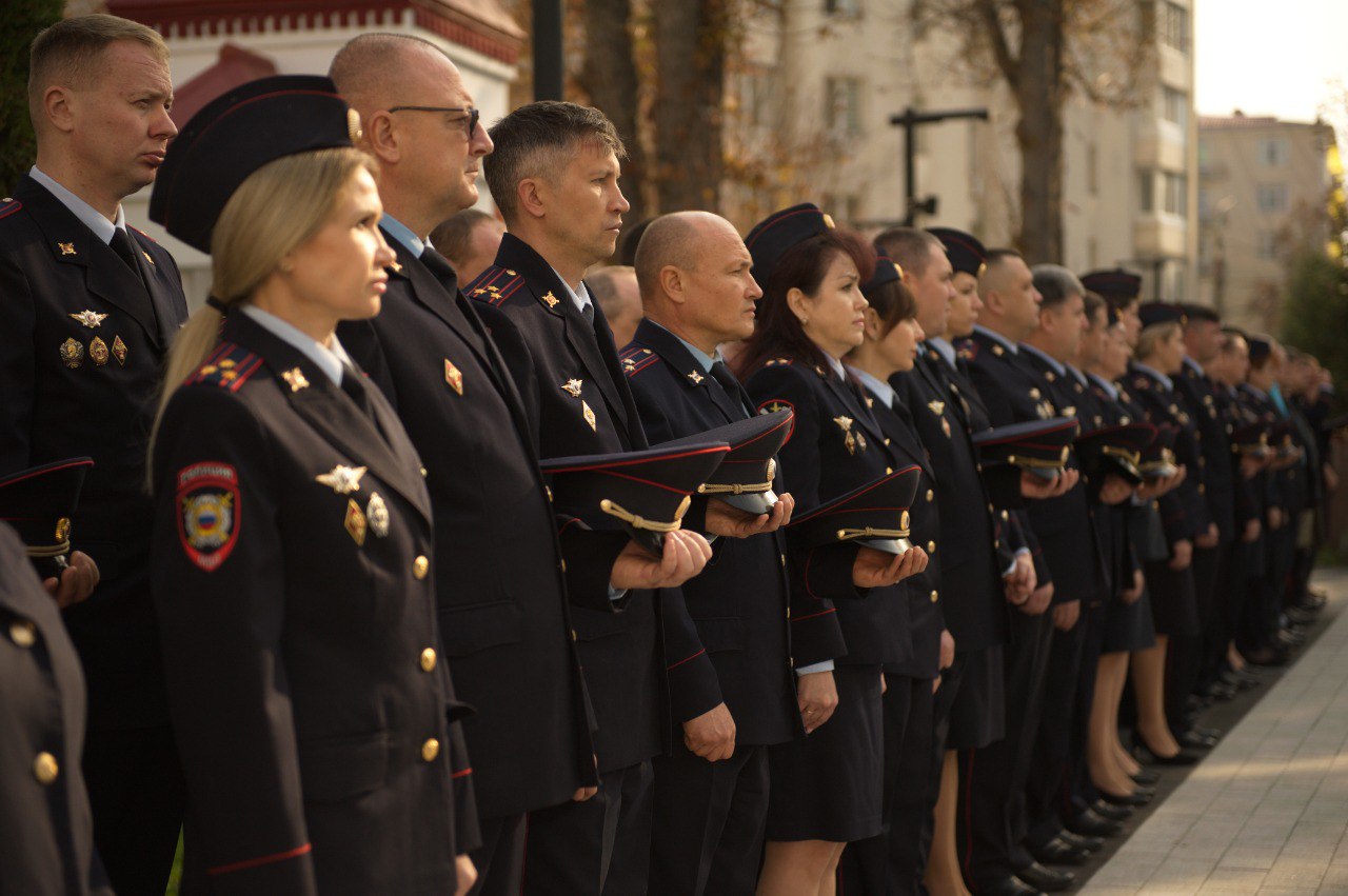Память, высеченная в граните: в Крыму почтили память сотрудников органов внутренних дел, погибших при исполнении служебных обязанностей Память, высеченная в граните: в Крыму почтили память сотрудников органов внутренних дел, погибших при исполнении служебных обязанностей