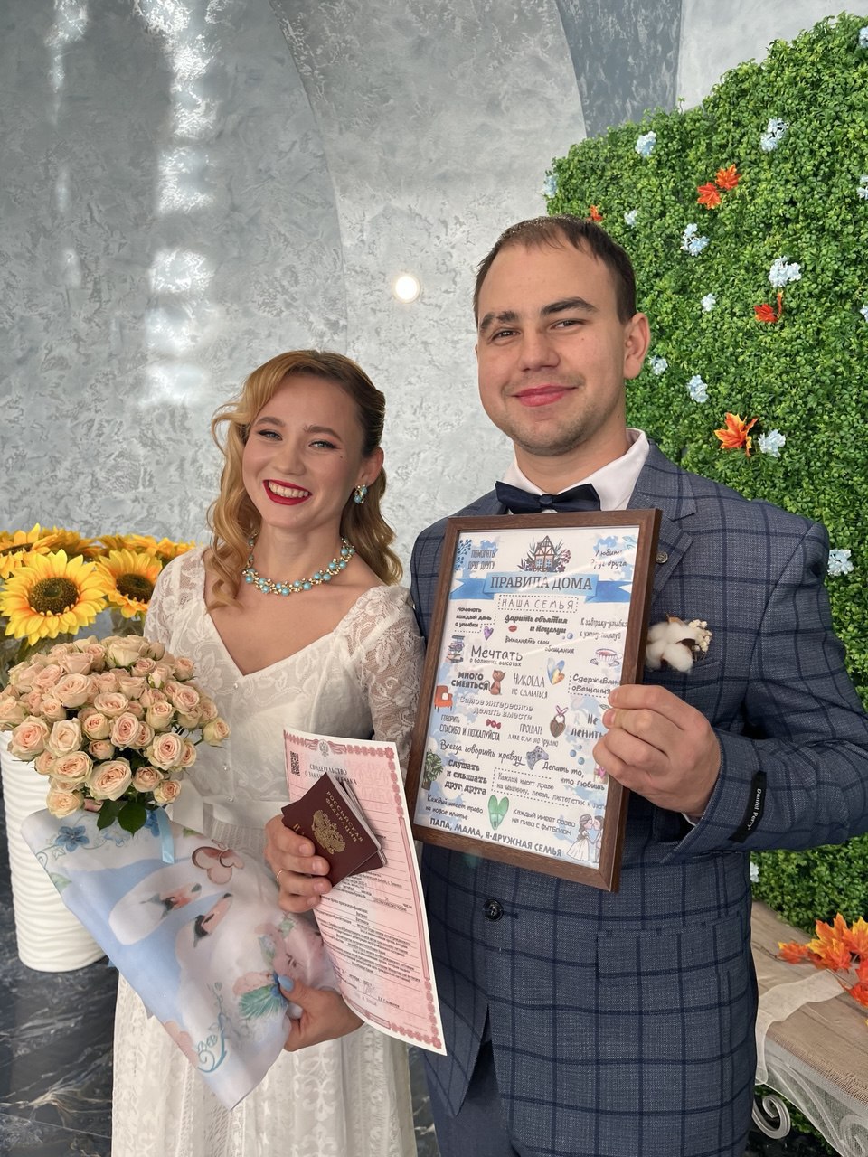 Отдел ЗАГС города Симферополя провёл «юбилейный» с начала этого года обряд бракосочетания для молодоженов Дмитрия Вяткина и Александры Федончук. Отдел ЗАГС города Симферополя провёл «юбилейный» с начала этого года обряд бракосочетания для молодоженов Дмитрия Вяткина и Александры Федончук.