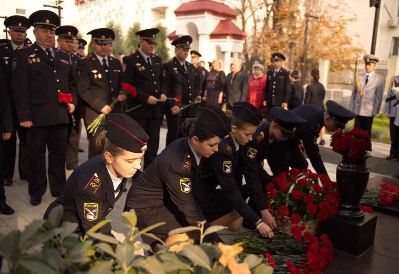 Память, высеченная в граните: в Крыму почтили память сотрудников органов внутренних дел, погибших при исполнении служебных обязанностей Память, высеченная в граните: в Крыму почтили память сотрудников органов внутренних дел, погибших при исполнении служебных обязанностей