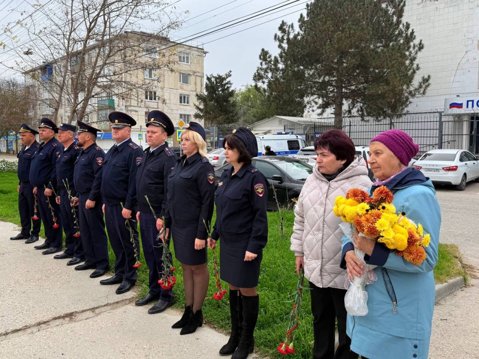 Память, хранимая сердцем: В Джанкое полицейские почтили память сотрудников органов внутренних дел, погибших при исполнении служебных обязанностей