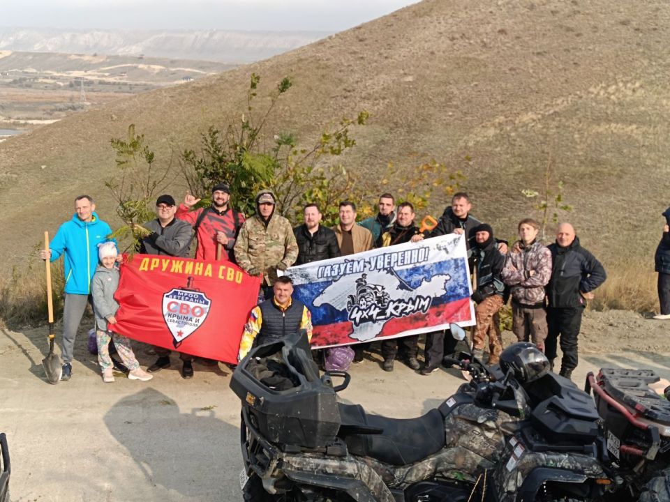 Сегодня в Коктебеле Межрегиональная общественная организация "Ветераны специальной военной операции Крыма и Севастополя", руководителем которой является Дмитрий Трефилов, совместно со спортивным клубом "Крым 4/4"... Сегодня в Коктебеле Межрегиональная общественная организация "Ветераны специальной военной операции Крыма и Севастополя", руководителем которой является Дмитрий Трефилов, совместно со спортивным клубом "Крым 4/4"...