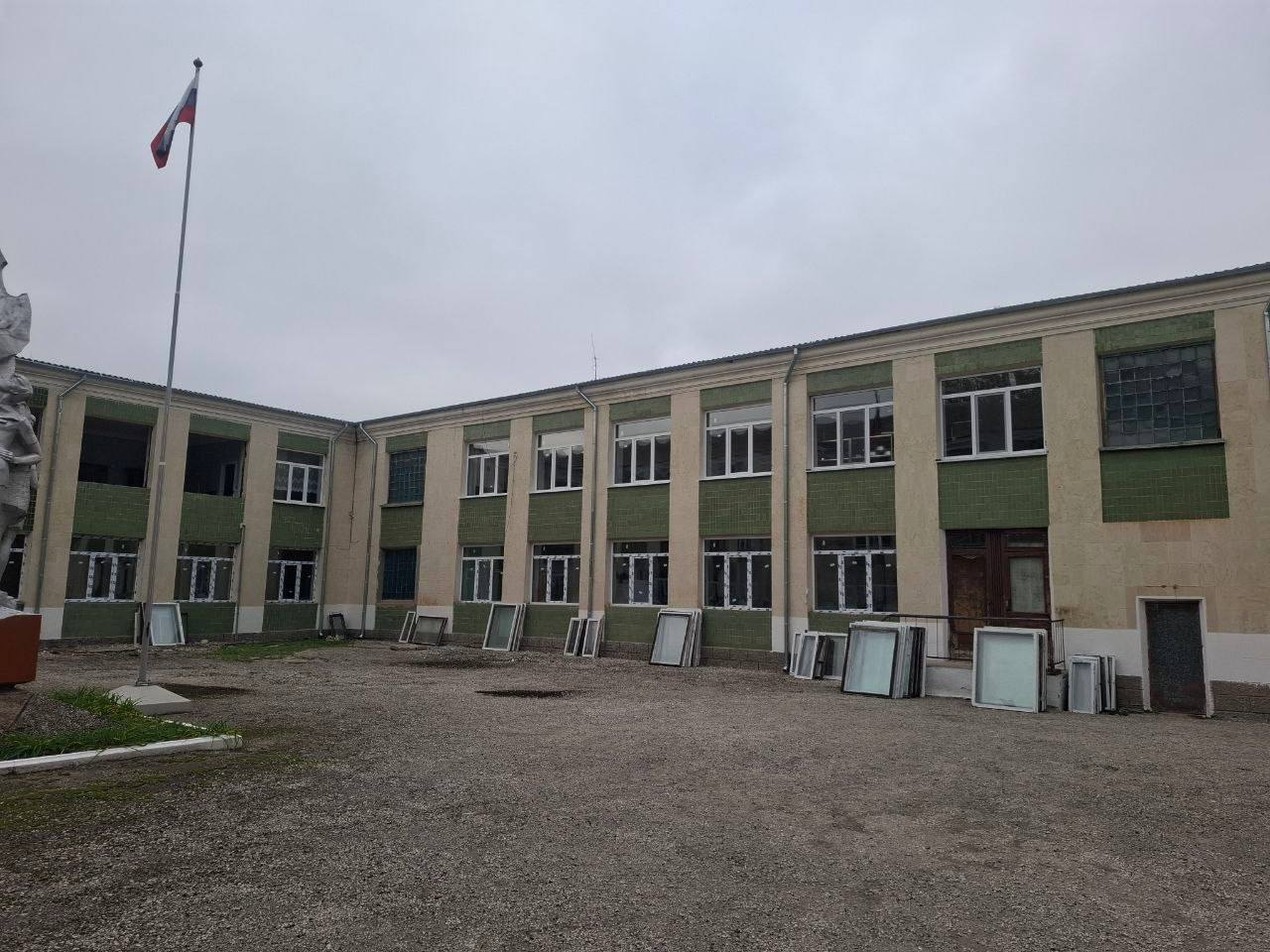 Антон Кравец: В МБОУ «Новогригорьевская СОШ-детский сад» начался капитальный ремонт оконных блоков Антон Кравец: В МБОУ «Новогригорьевская СОШ-детский сад» начался капитальный ремонт оконных блоков