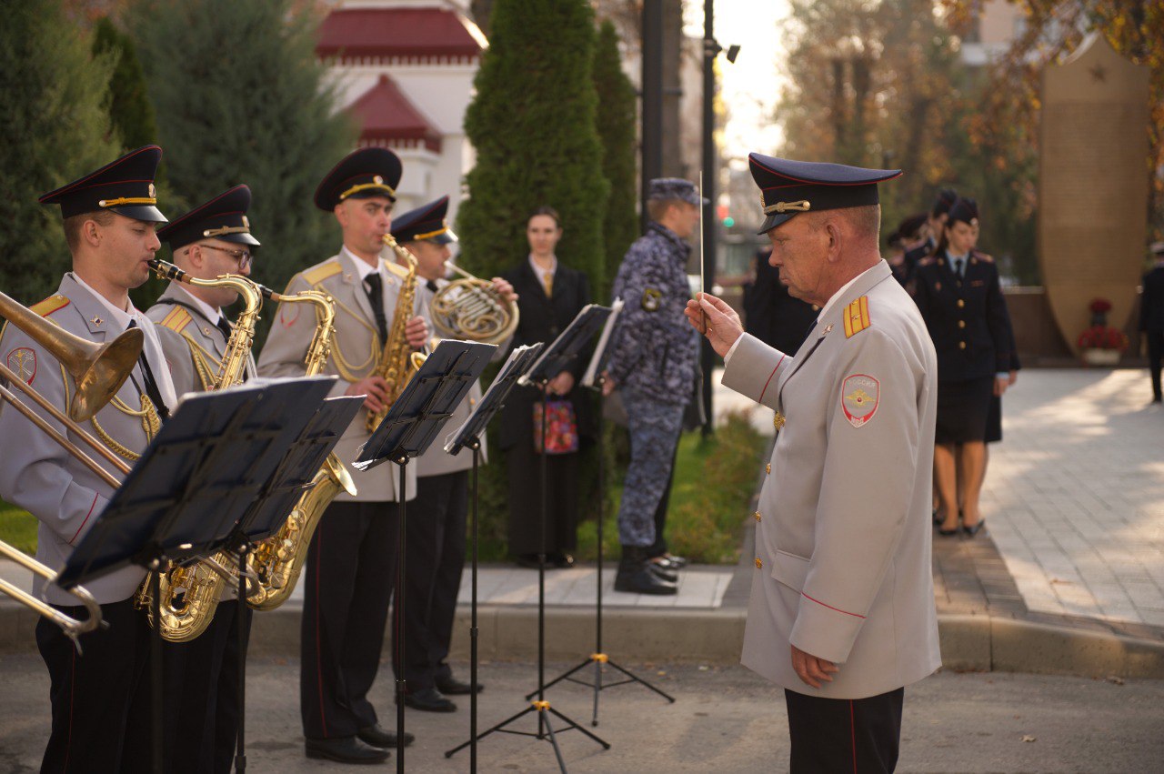 Память, высеченная в граните: в Крыму почтили память сотрудников органов внутренних дел, погибших при исполнении служебных обязанностей Память, высеченная в граните: в Крыму почтили память сотрудников органов внутренних дел, погибших при исполнении служебных обязанностей