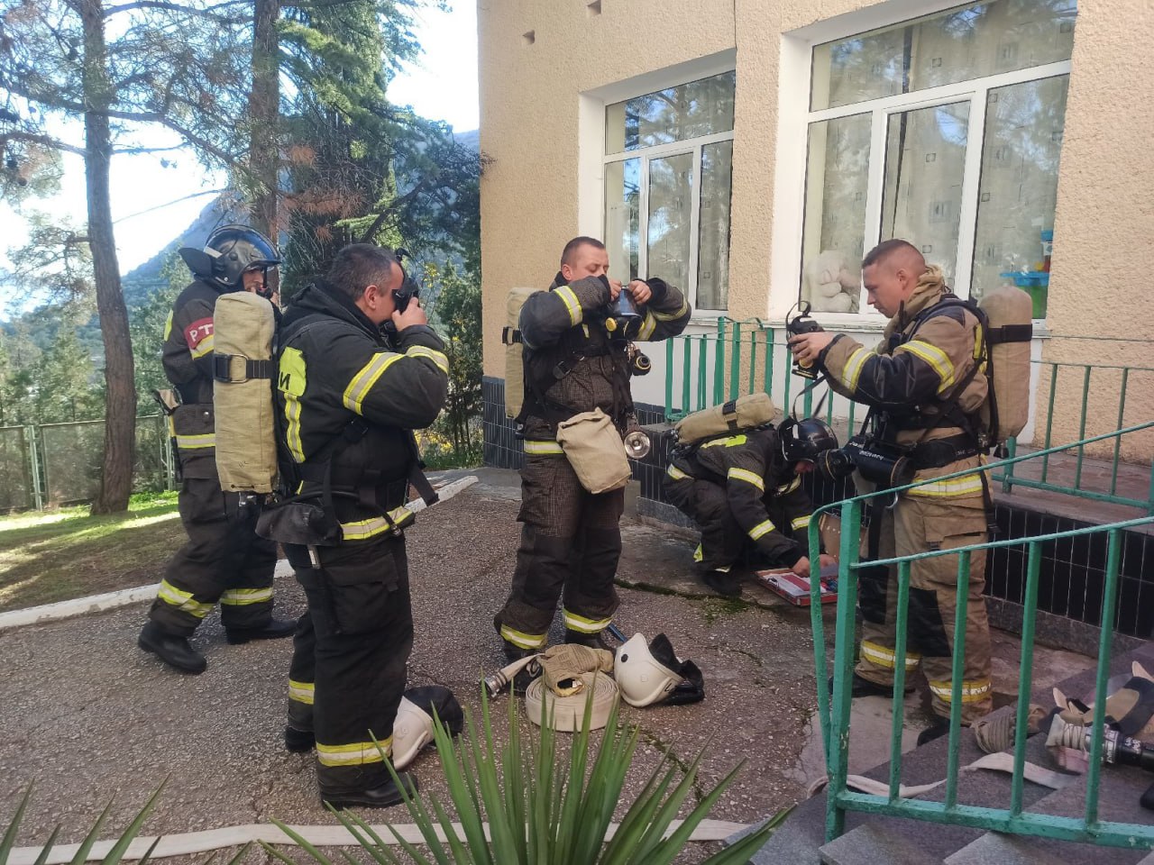 В Новом Свете огнеборцы провели пожарно-тактические учения в детском саду В Новом Свете огнеборцы провели пожарно-тактические учения в детском саду