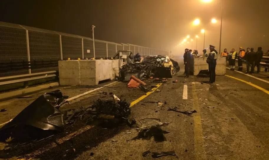Два человека погибли в ДТП на Крымском мосту Два человека погибли в ДТП на Крымском мосту