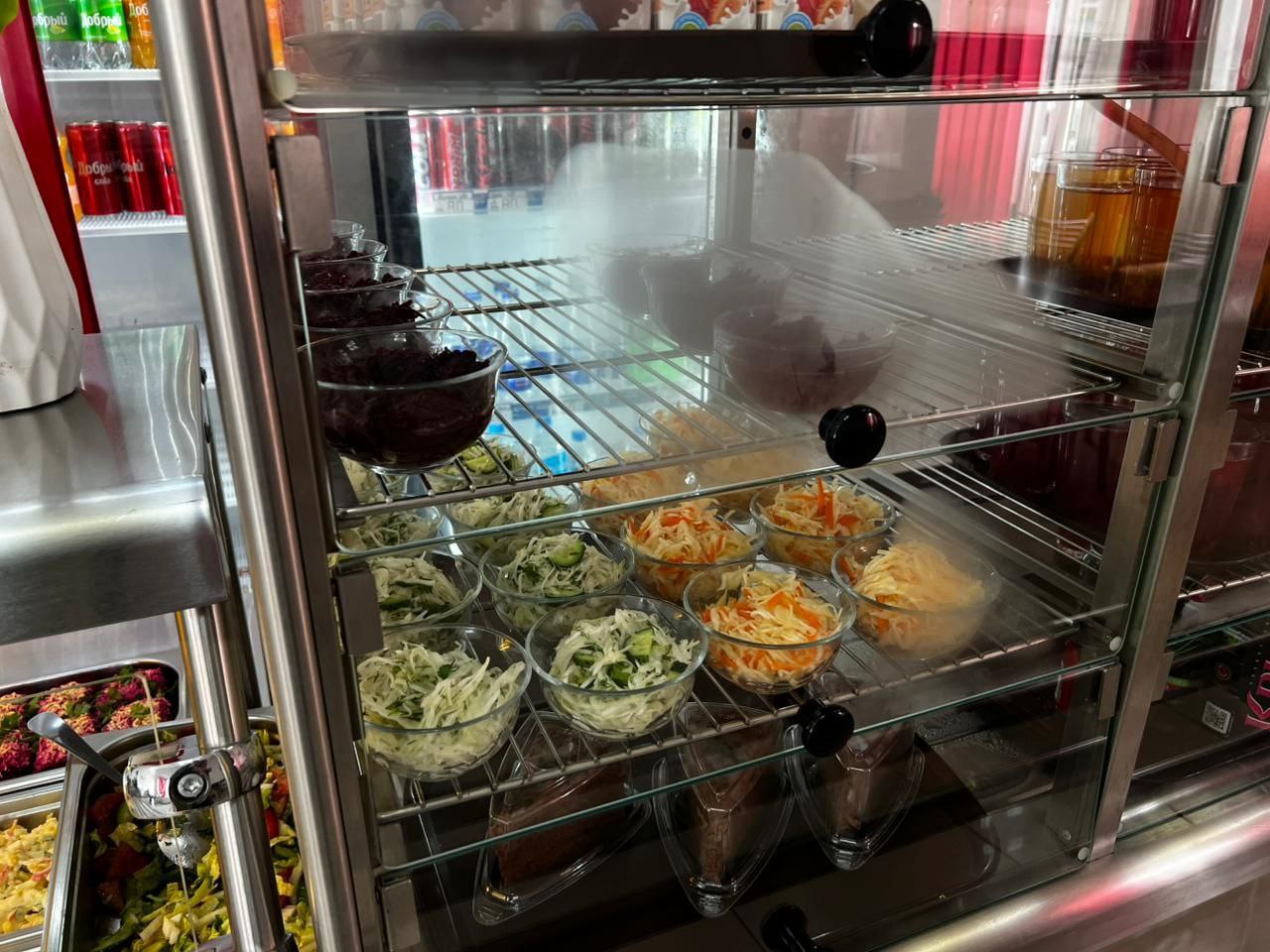 В рамках системного контроля за организацией питания в образовательных учреждениях Керчи проводятся внеплановые выездные проверки