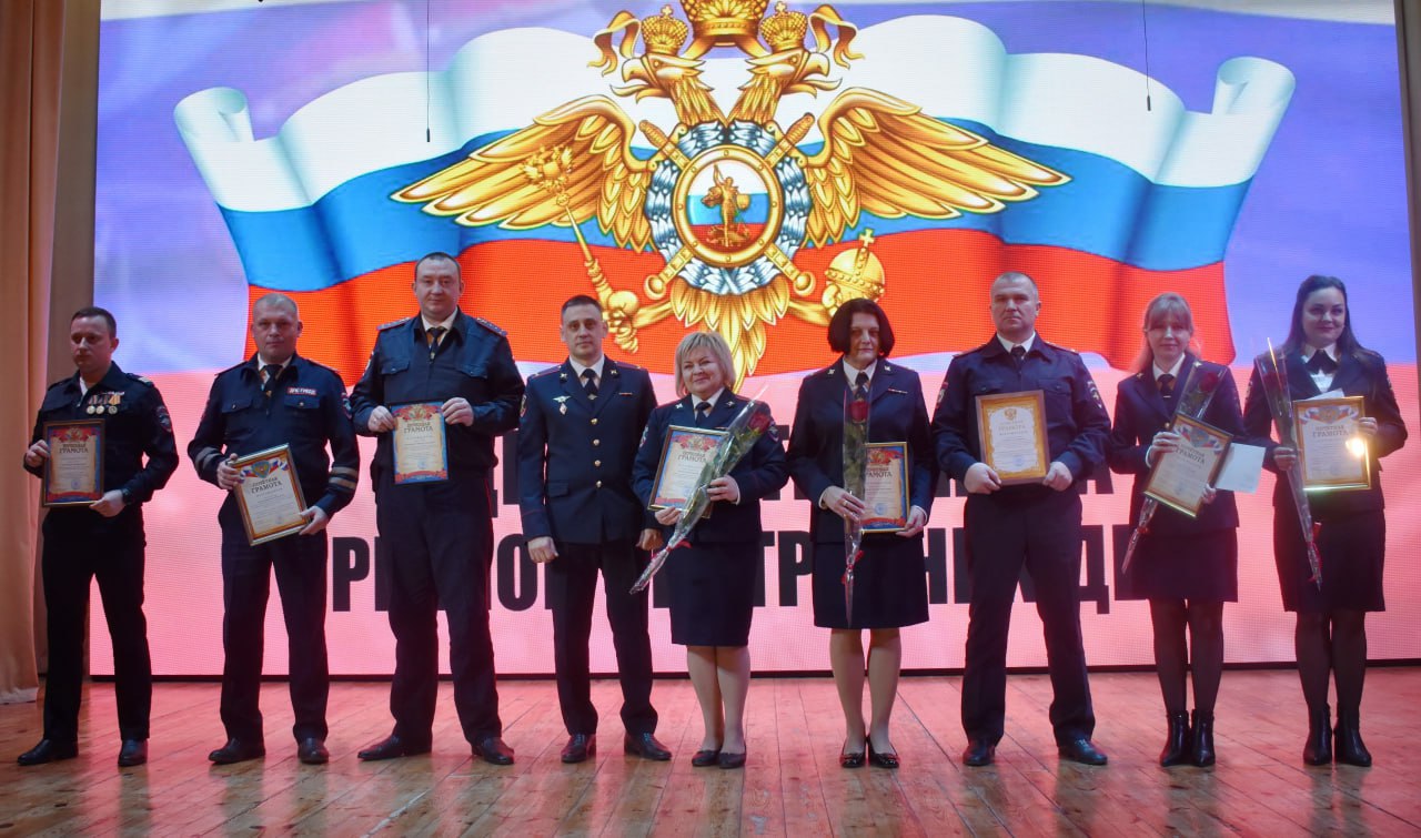 Галина Огнёва: В торжественной обстановке поздравила сотрудников ОМВД России по г. Алуште с профессиональным праздником Галина Огнёва: В торжественной обстановке поздравила сотрудников ОМВД России по г. Алуште с профессиональным праздником