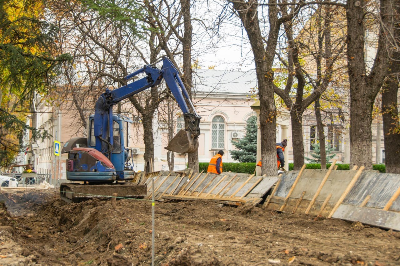 Юрий Нестеренко: В столице Крыма ведутся работы по благоустройству общественных территорий — сквера Победы и сквера Республики Юрий Нестеренко: В столице Крыма ведутся работы по благоустройству общественных территорий — сквера Победы и сквера Республики