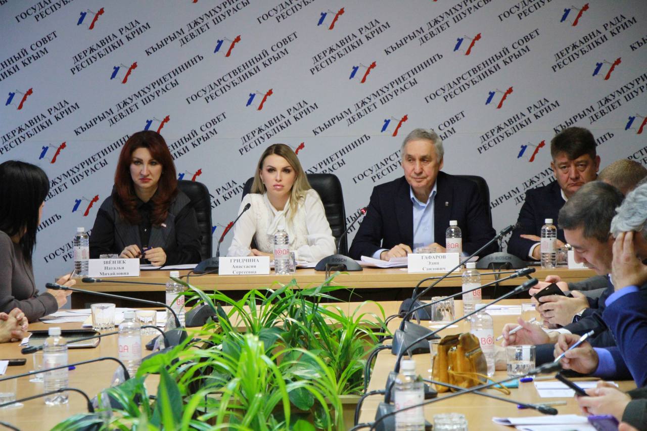 Анастасия Гридчина: Сегодня на совместном заседании комитетов Государственного Совета Республики Крым по межнациональным отношениям и по народной дипломатии и межрегиональным связям депутаты рассмотрели проект закона...