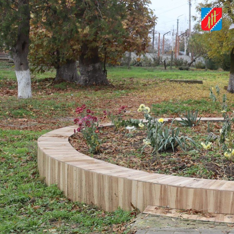 Глава администрации Джанкойского района Инна Федоренко с рабочим визитом посетила село Просторное, где осмотрела состояние парка, который был благоустроен три года назад Глава администрации Джанкойского района Инна Федоренко с рабочим визитом посетила село Просторное, где осмотрела состояние парка, который был благоустроен три года назад