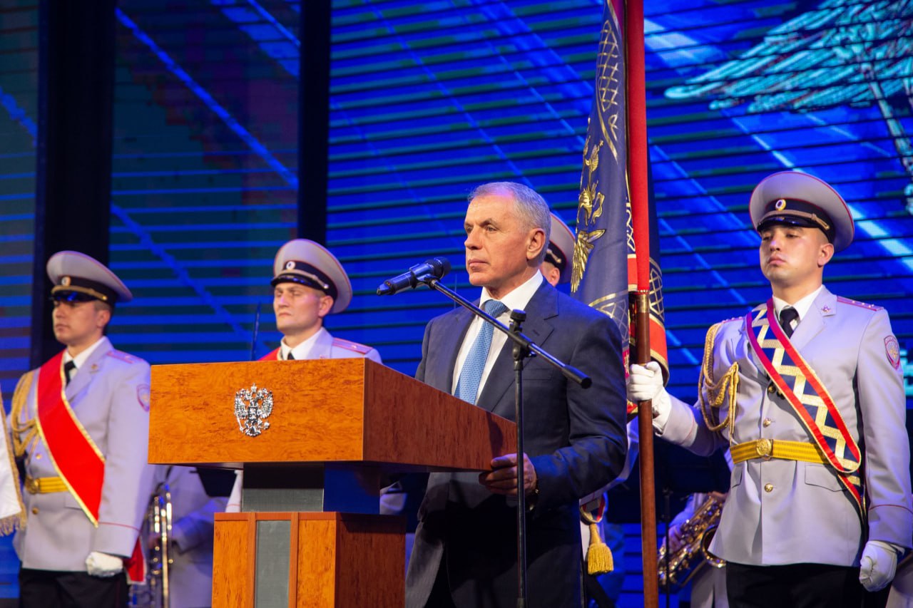 Константинов поздравил сотрудников МВД Крыма с профессиональным праздником